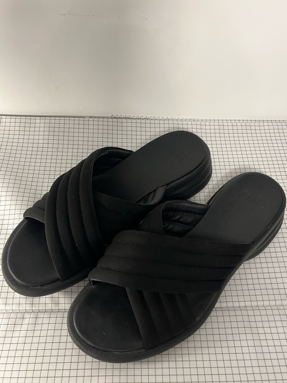 Camper Spiro Cross-Strap Sandals in black